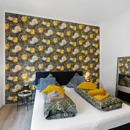 Flower Apartment *